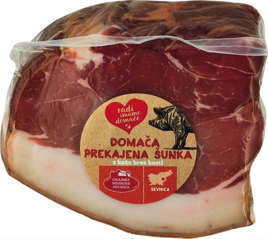 Domača prekajena šunka brez kosti, s kožo in slanino, KZ Sevnica, pakirano, cena za kg
